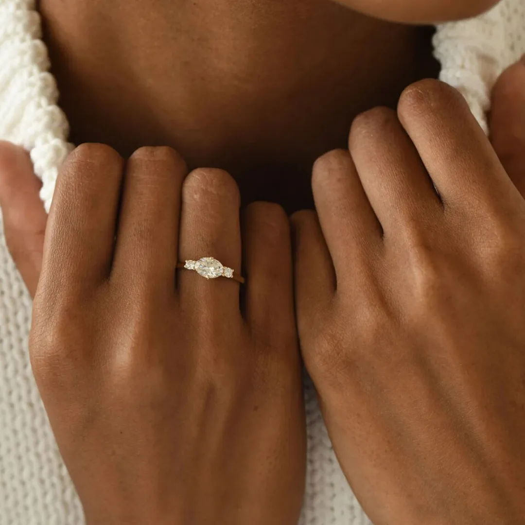 /public/photos/live/East West Oval & Round Cut Moissanite Three Stone Ring 730 (1).webp